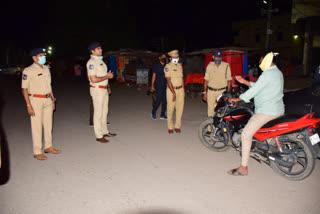 rajanna siricilla sp rahul hegde inspected lockdown situation in vemulawada