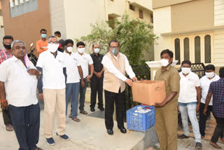 Andhra Bank Employees Arrange Breakfast Center For Poor People In Lock Down Period