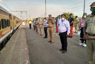 A special train carrying laborers left Bhiwandi for Madhubani