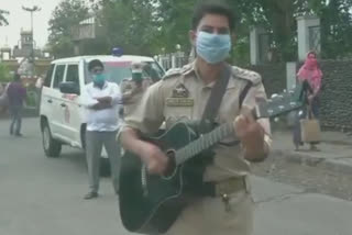 police sings a song for passengers