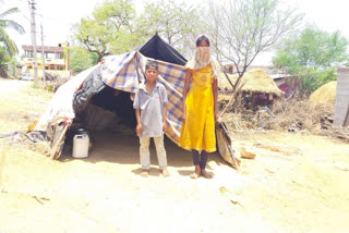 a father request to feed his children as they don't have food due to lock down