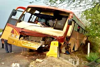 baran news  anta news  road accident in anta baran  bus going from up to ahmedabad  bus overturned in baran