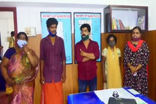 gold froud; five arrested  trissur latest news  manju variour latest news  തൃശൂര്‍ വാര്‍ത്തകള്‍  കേരള പൊലീസ് വാര്‍ത്തകള്‍  മുക്കുപണ്ടം തട്ടിപ്പ്