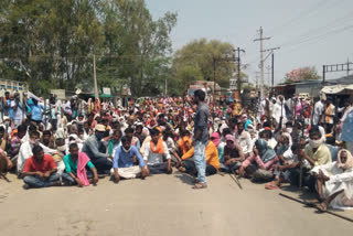 rural employment scheme labors protest in kamareddy demanding daily wage