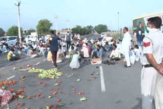 Vegetable vendors protest in Sirsa