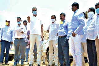 minister-harish-rao-inspects-godavari-water-flow-to-dubbaka-at-tukkapur