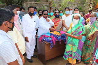 gwmc mayor gunda prakash masks distribution in warangal