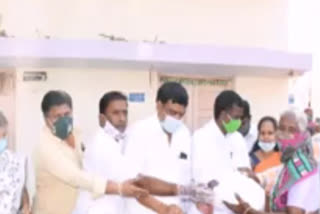 Boyinpally Market Committee Chairman Distributes Groceries