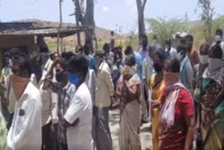 anantapur dst kadiri mandal metupalli villagers protest at mandal parishath office about water problems