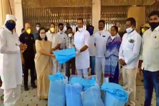 komatireddy-venkatareddydistributed-masks-and-ppe-kits-in-yadadri-district