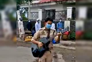 police-officer-playing-guitar