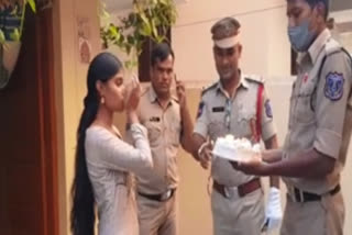 Police Help For Girl Birth Day In Hyderabad Due To Lock Down Situation