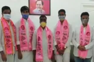 Bjp Corporaters  joins In Trs In Nizamabad