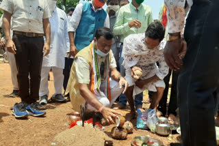 MP Deepak Baij done Land worship of the road at bijapur