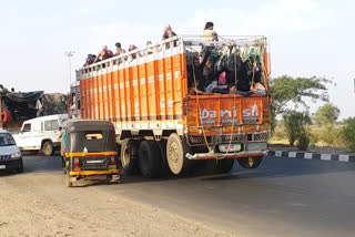 autodrivers are Leaving mumbai due to losing job