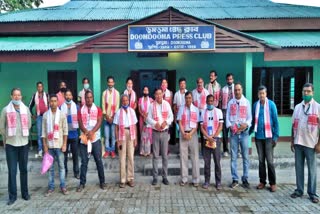 ডুমডুমা প্ৰেছ ক্লাৱৰ সাংবাদিকৰ সৈতে বিধায়ক সুৰেন ফুকনৰ মত-বিনিময়