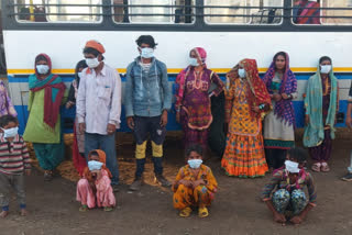 Pratapgarh news, lockdown, Madari family left by bus