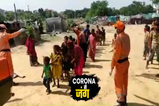 NDRF distributed 5000 food packets to migrant laborers in ghaziabad during lockdown