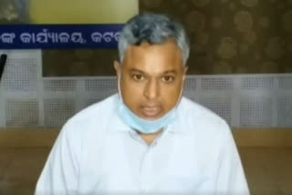 migrants will be on home quarantine, cuttack, don't have symptoms of covid-19,  ହୋମ କ୍ବାରେଣ୍ଟାଇନରେ ରହିବେ ପ୍ରବାସୀ, କଟକ ଖବର, ହୋମ କ୍ବାରେଣ୍ଟାଇନ