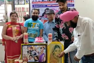 madhuri' birthday celebrated by Channa Chude waala in amritsar