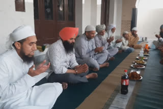 Fasts opened by the Sikh community of Muslim community