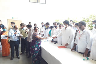 Cheque distributed to gas victims in vishaka