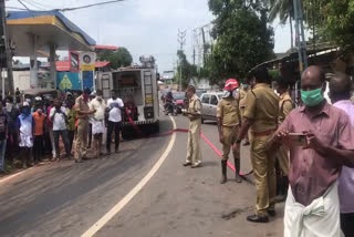 One died  കൊല്ലത്ത് വാഹനാപകടം  ഒരാൾ മരിച്ചു  Kollam accident