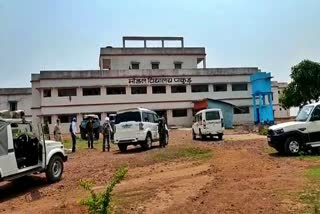 Workers fled from Quarantine Center in pakur