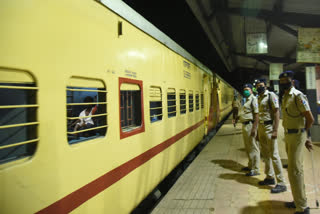 Another Shramik Special train carrying migrant labors leaves from Sindhudurg to Karnataka