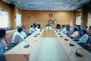 Tumkur District Collector Rakesh Kumar meeting with medical traders