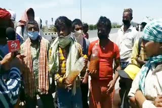 grant workers walk on road for reach home in ambala