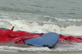 alappuzha fishing boat damage  മത്സ്യബന്ധന വള്ളം തിരയില്‍പ്പെട്ട് തകര്‍ന്നു  വള്ളം തിരയില്‍പ്പെട്ട് തകര്‍ന്നു  ആലപ്പുഴ  fishing boat  fishing boat damage