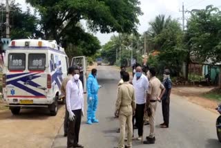 two-mumbai-returnsmens-in-ambulance