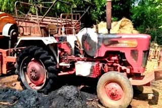 Unknown criminals set fire to tractor in Lohardaga