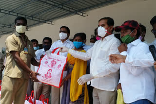 telangana chief whip distributed groceries to labor in hanmakonda