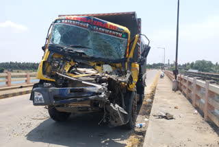 lorry accident in p,gannavaram aqueduct road