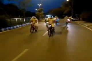 delhi police patrolling on bikes