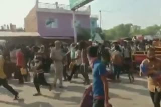 Migrant workers break police barricades at Uttar Pradesh-Madhya Pradesh border