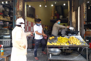 famous pakora shop opened in Gohana during lockdown