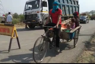 Traveling 800 km by hand rickshaw in chhatarpur