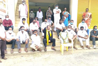 tdp leaders protest at maidhukur