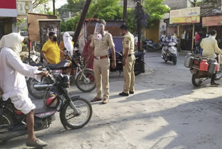 two beed police officers  transferred in aurangaba for merchants beaten