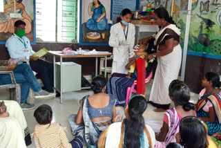 Nurse living in red zone performed vaccination of hundreds of children without testing for covid-19