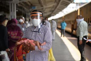 passenger train carrying labourers stopped for mother and child in solapur maharashtra