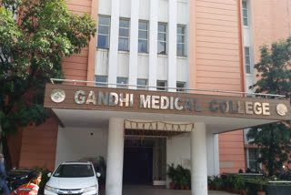 medical staff orders to vacate hotel who were quarantined due to covid-19 in bhopal