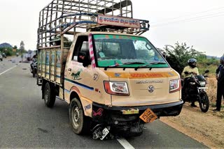 two-persons-spot-dead-in-road-accident-at-mahaboobnagar