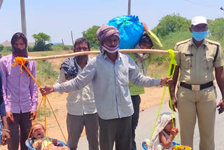 police helps to migrant