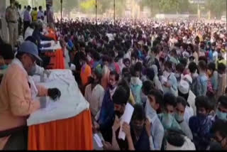 Migrant workers gather for registration of Shramik trains in Ghaziabad