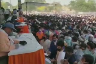 Thousands of migrant workers gather at Ramlila Ground