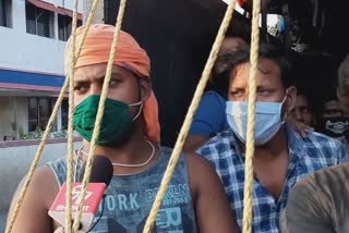 migrant worker travel  amravati nagpur highway  migrant workers travel through truck  amravati latest news  अमरावती लेटेस्ट न्युज  परप्रांतीय मजुरांचा प्रवास अमरावती